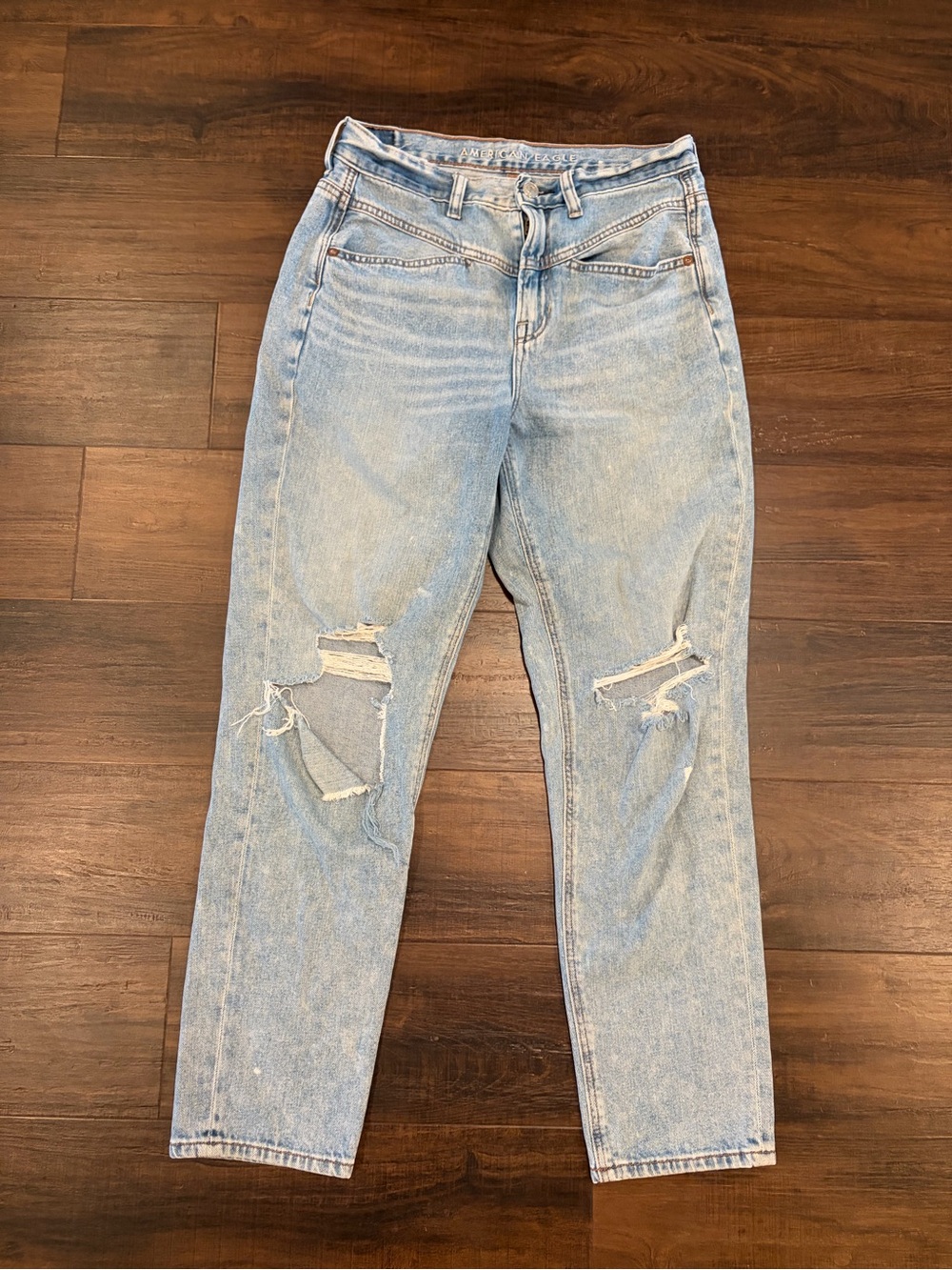American Eagle Mom Jeans Distressed Ripped High Rise Light Wash 4 Regular